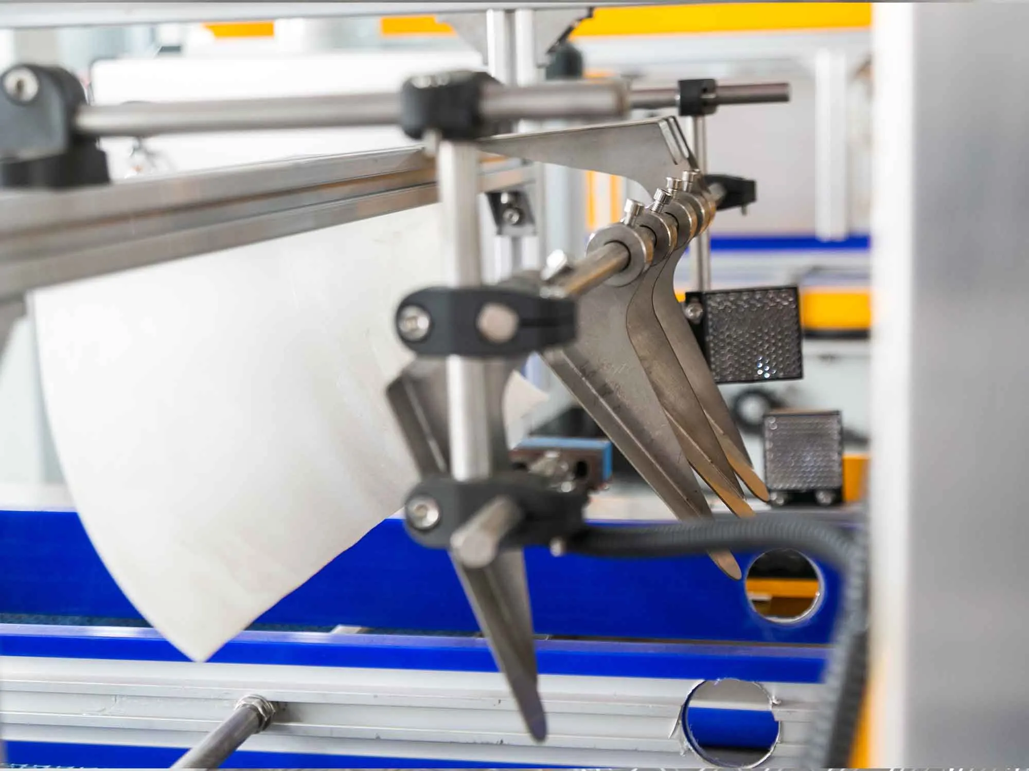 Automatic-Film-Shrink-Wrapping-Packaging-Machine3