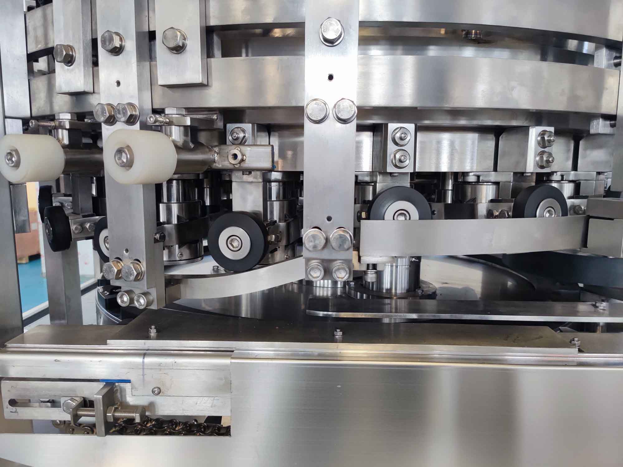 Can-Carbonated-Soft-Drink-Filling-Sealing-Machine1