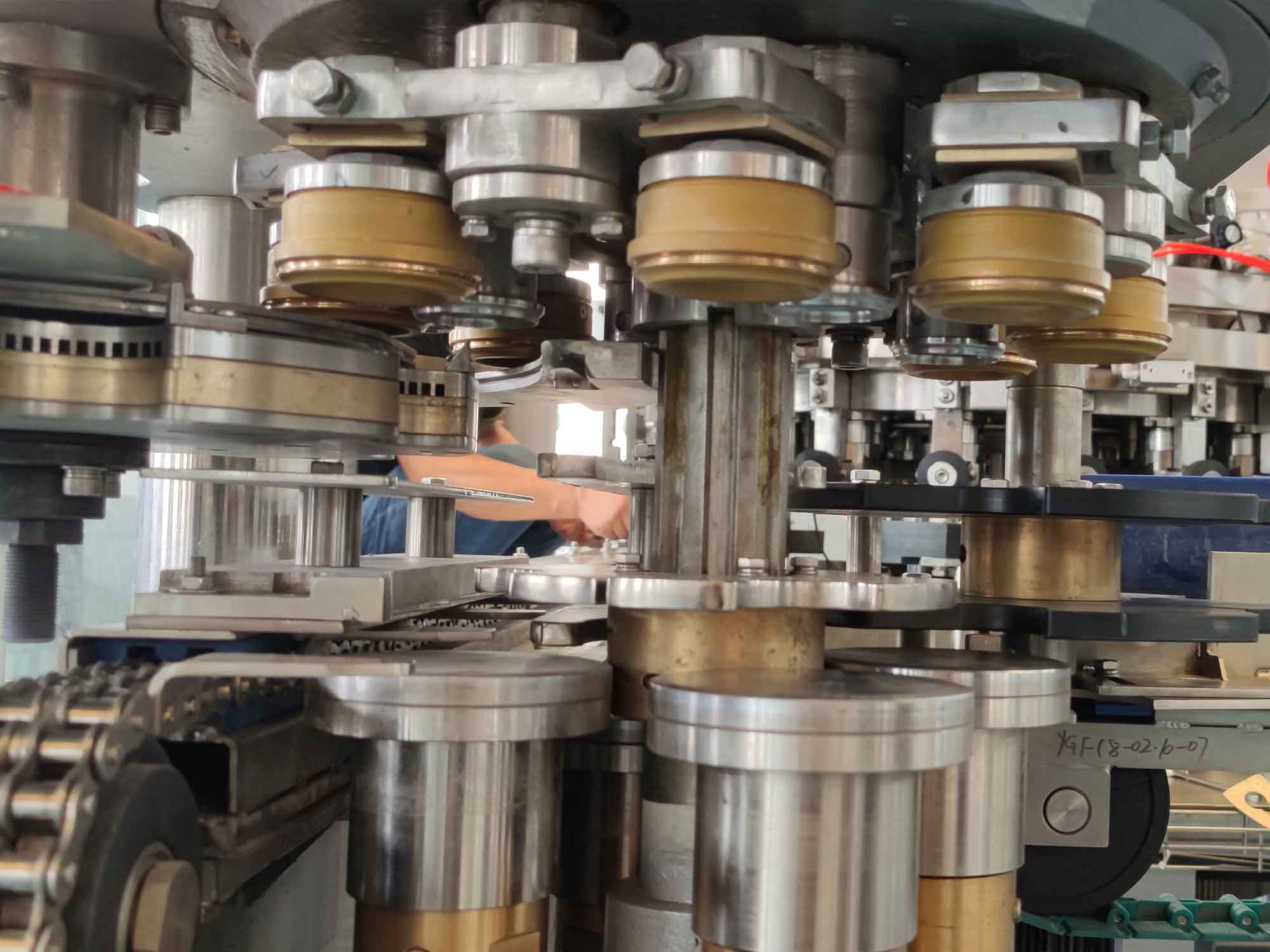 Can-Carbonated-Soft-Drink-Filling-Sealing-Machine8