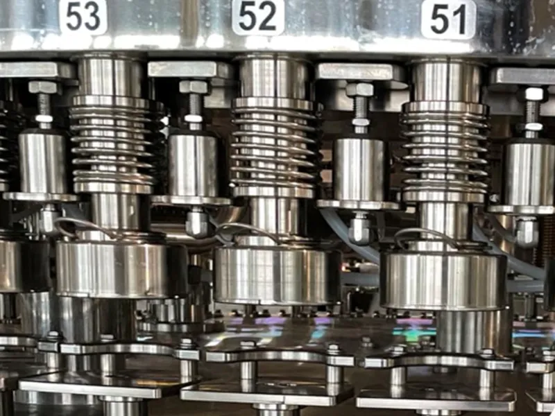 Can-Filling-Sealing-Machine1-1