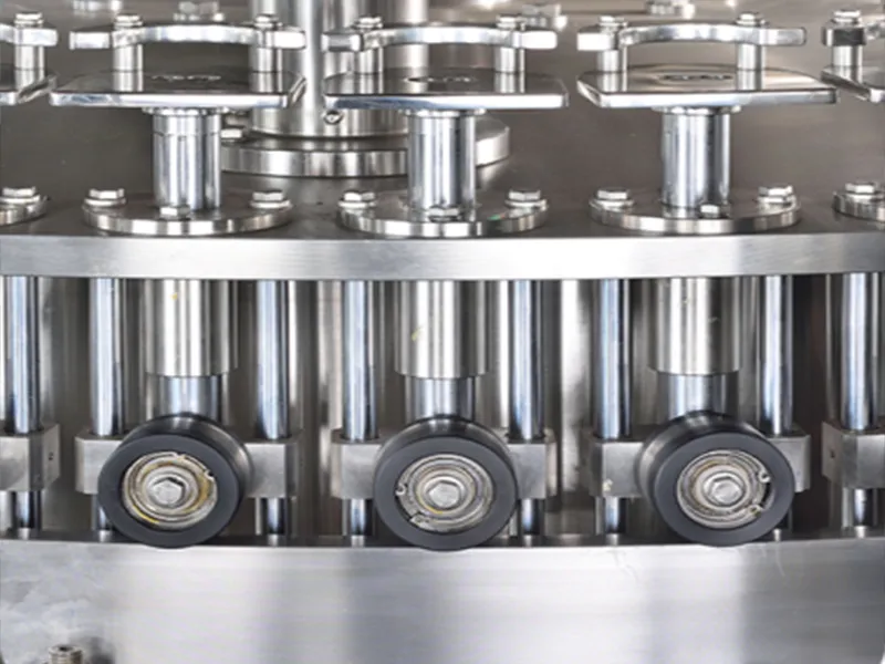 Can-Filling-Sealing-Machine2-1