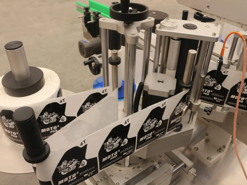 Full-Automatic-Round-Bottle-Labelling-Machine-for-Sticker-Label-1