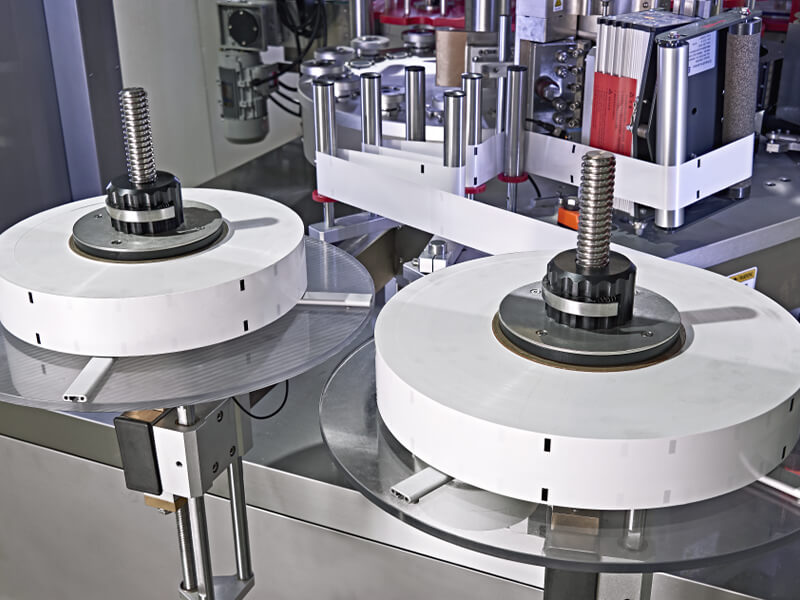 Pet-Bottle-OPP-Hot-Melt-Glue-Labeling-Machine-1-1
