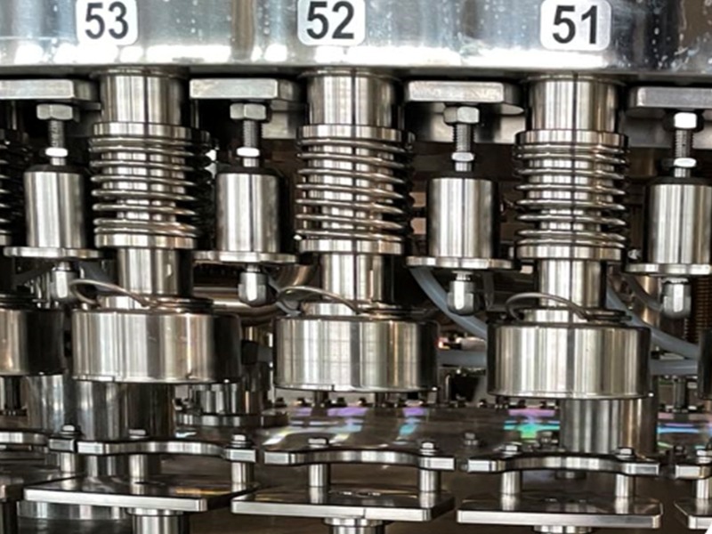 can-filling-sealing-machine-01